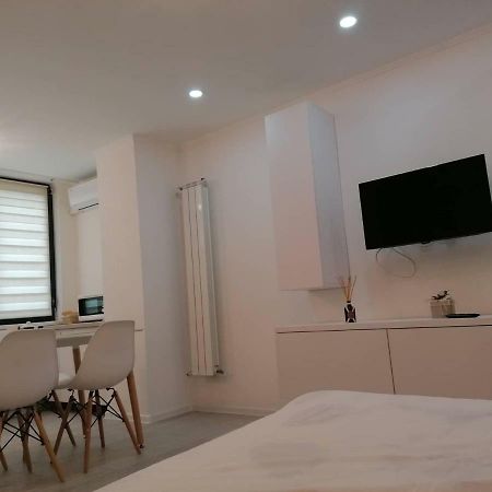 White Studio Leilighet Cluj-Napoca Eksteriør bilde