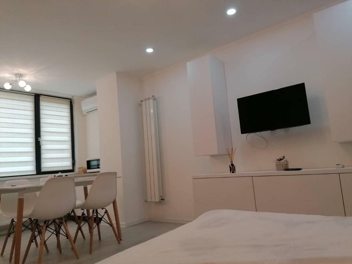 White Studio Leilighet Cluj-Napoca Eksteriør bilde